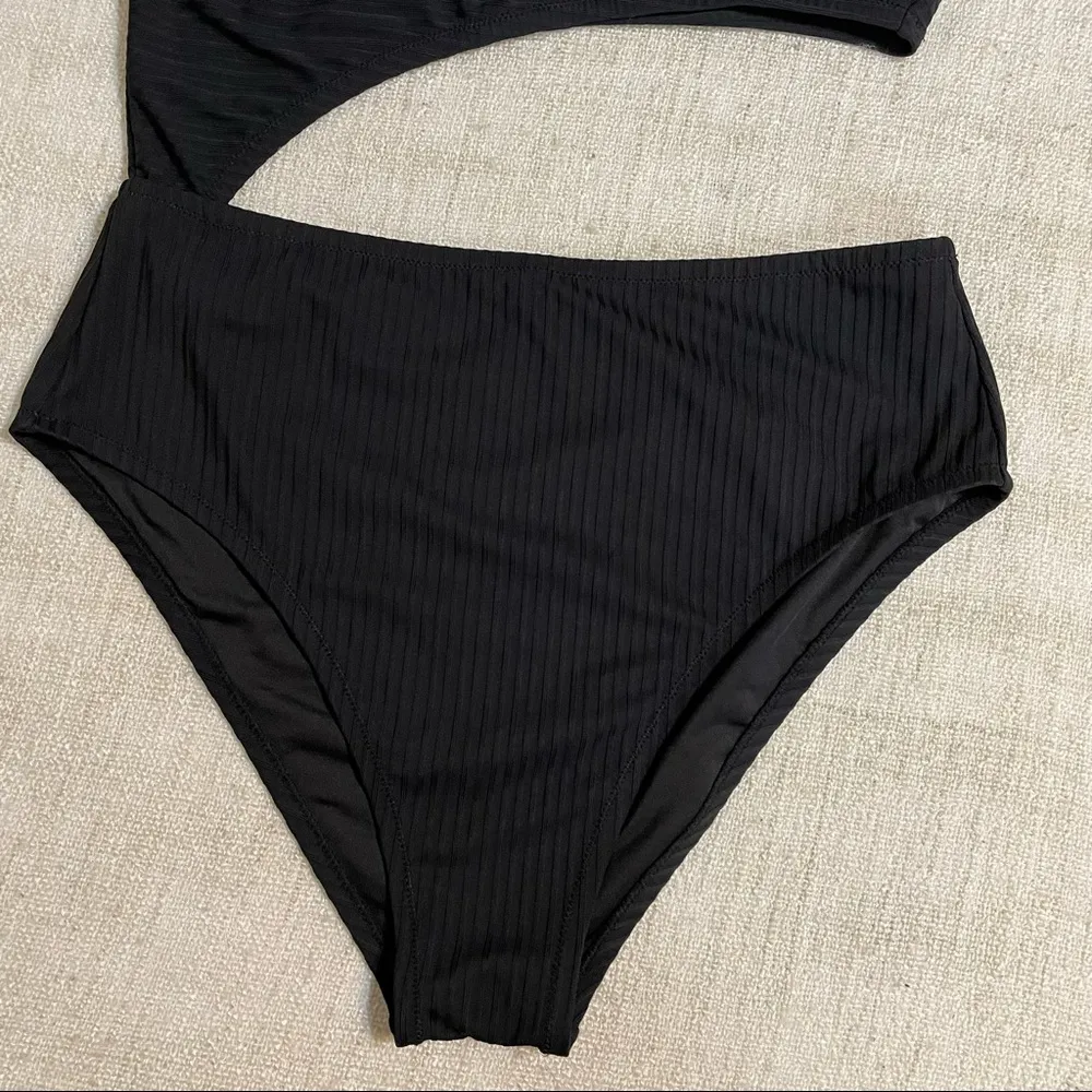 Shade & Shore One Piece Swimsuit - Image 5