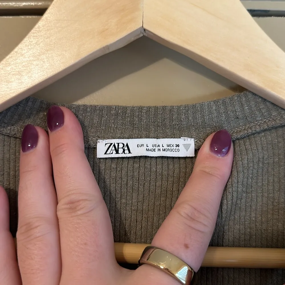 Zara Ribbed Cardigan Sweater Vest Large - Image 3