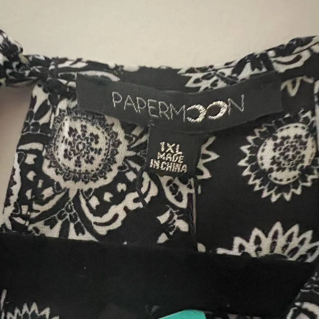 Papermoon Black and White Tank Top Size 1XL NWT - Image 3