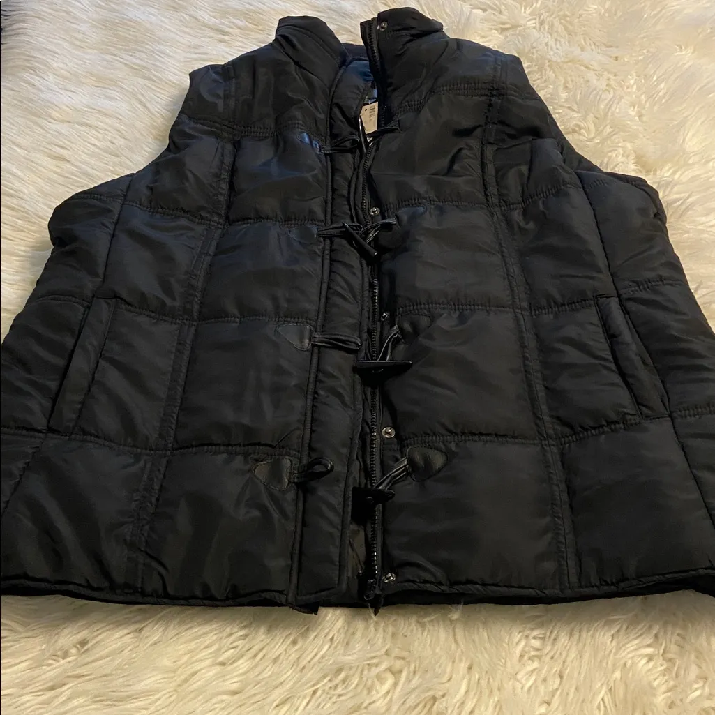 Avenue Women's Black Puffer Vest size 18/20 brand new two front pockets - Image 9