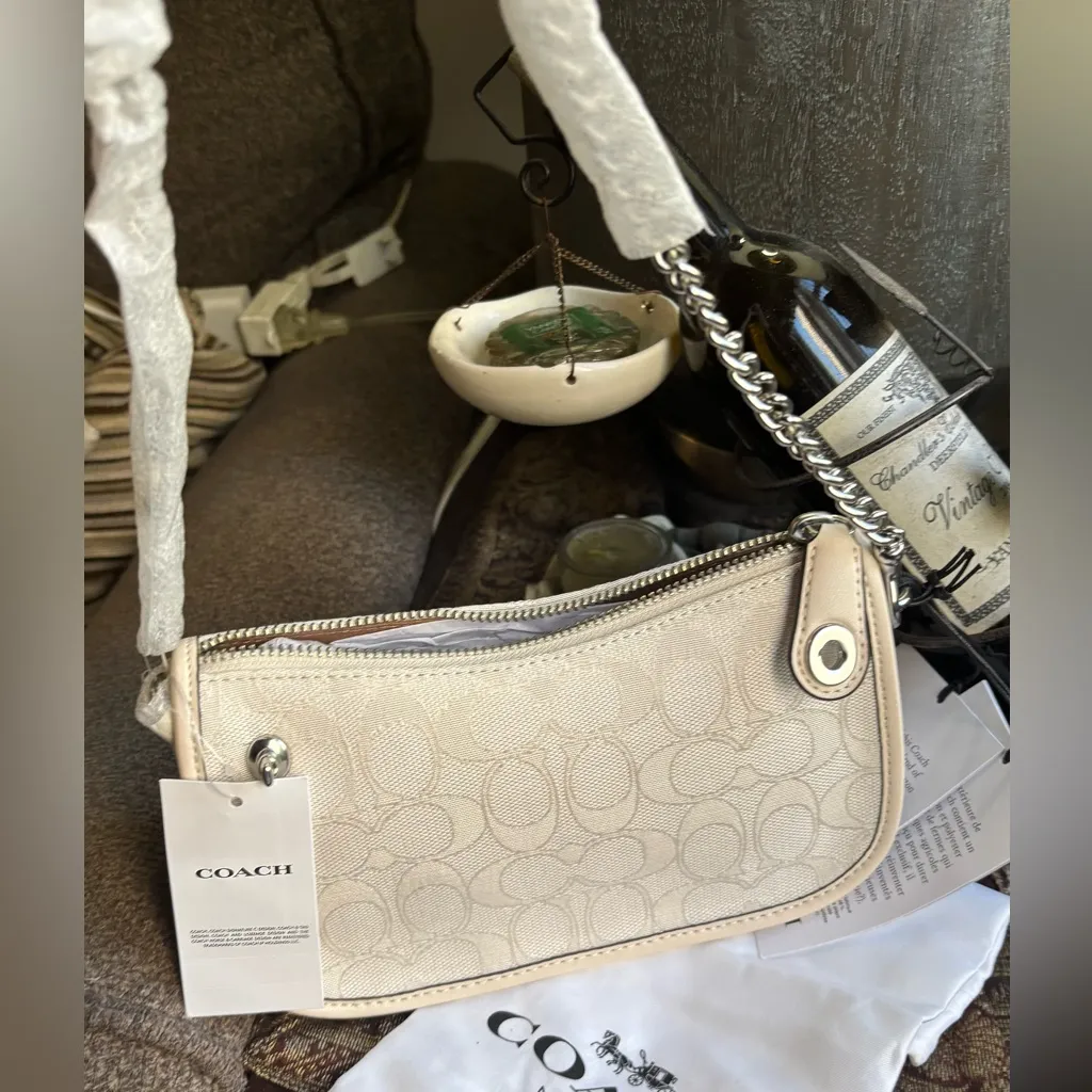 Authentic COACH 1941 Signature jacquard/Glovetanned turnlock zip closure Crosby - Image 3