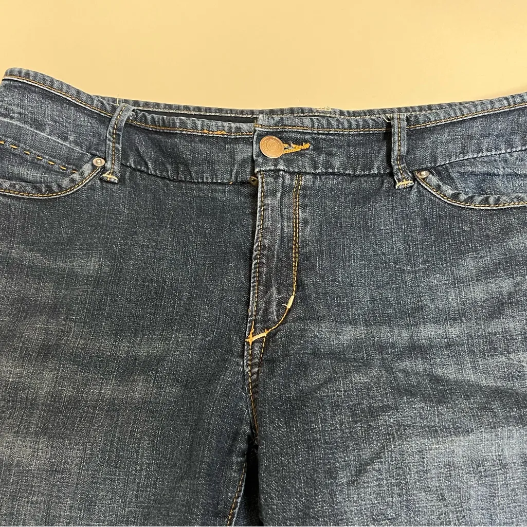 Banana Republic Dark Wash Denim Bermuda Shorts - Size 8 - VGUC - Image 3