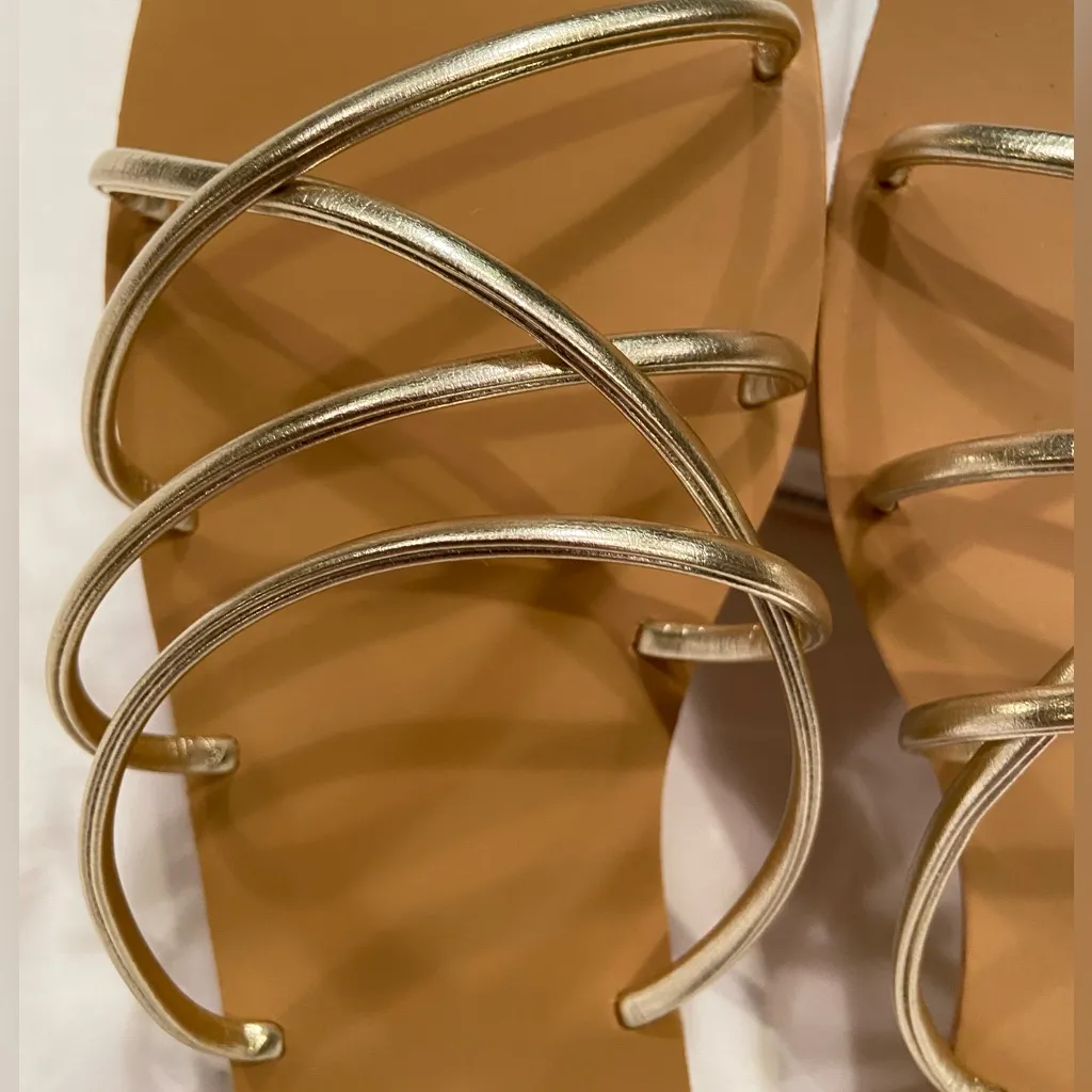 NWT, Billini Strappy sandals,‎ Gold Metallic,size 10 - Image 9