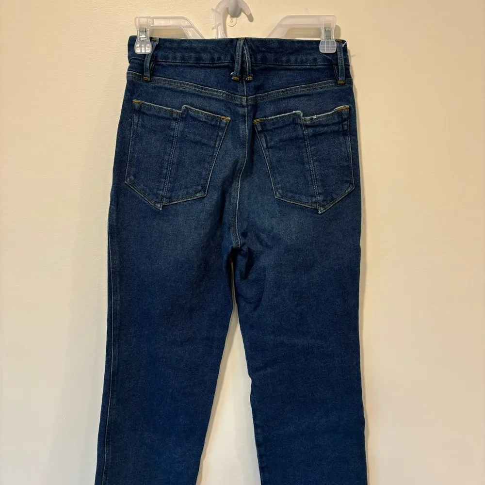 Good American Dark Wash Straight Leg Jeans Raw Hem Asymmetrical Pockets - Image 8