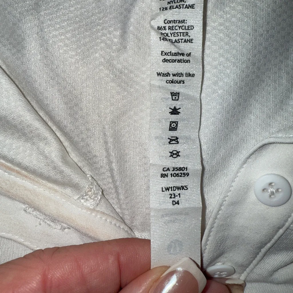 Lululemon Quick-Drying Sleeveless Polo Shirt
White size 8 - Image 4