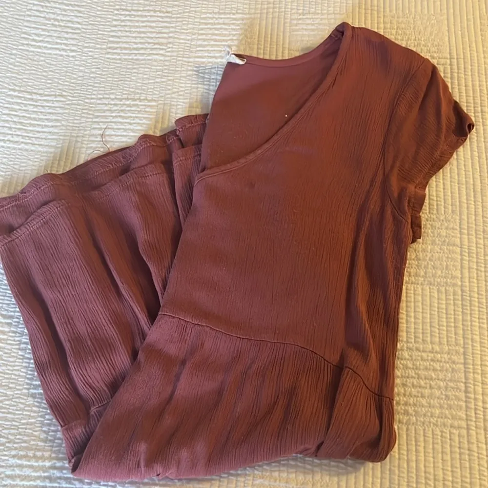 Dark pink short sleeve top, cute with leggings or jeans - Image 3