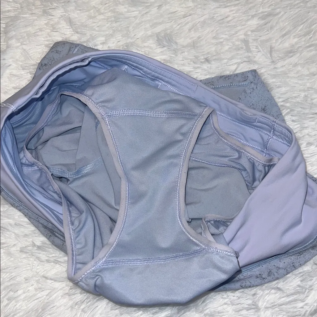 Lululemon Speed Up Mid-Rise Lined Short 4"  size 6 - Image 6