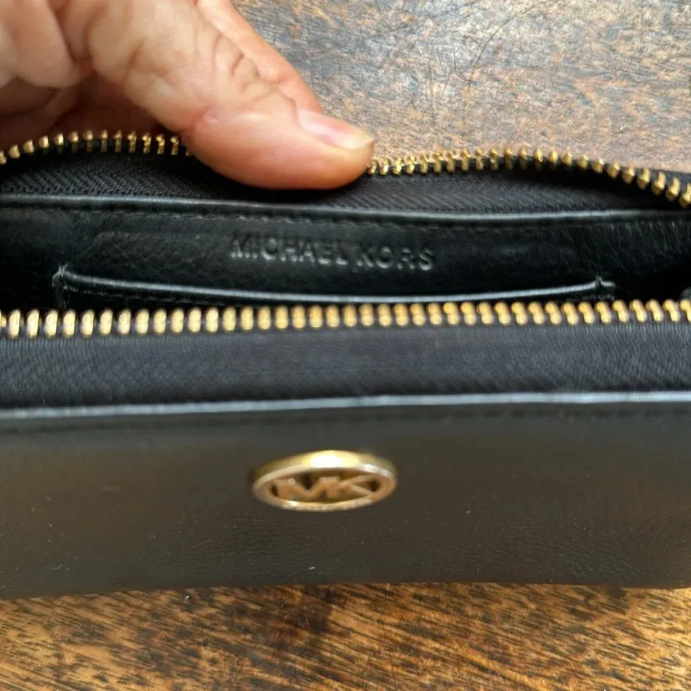 Michael Kors black leather zipper wallet - Image 8
