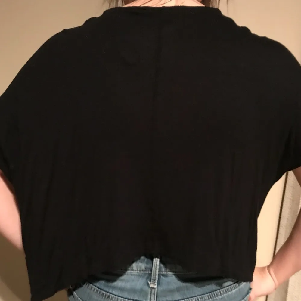 black short sleeved forever 21 shirt with jewels - Image 2