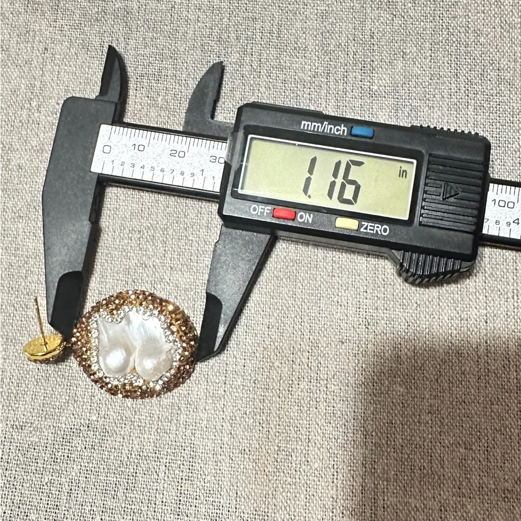 Stunning Baroque BoHo Court - Image 4