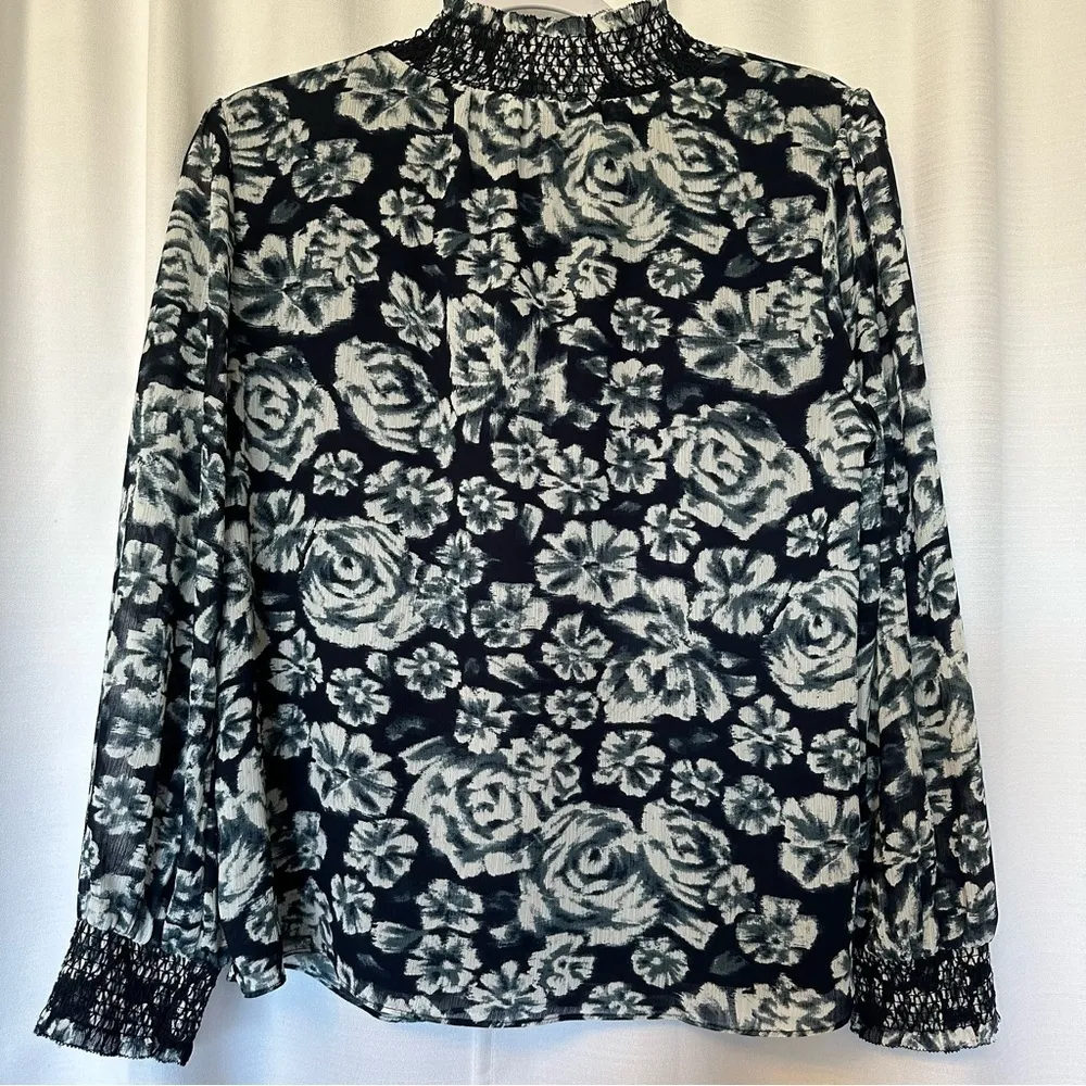 J Crew AE860 Size Small Navy Ikat Shaded Floral Crinkle Chiffon Smocked Blouse - Image 9