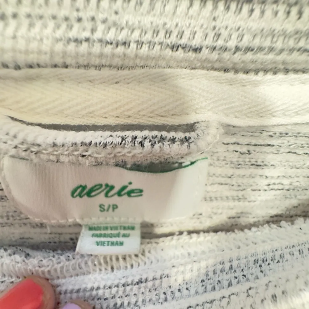 Aerie Grey Marled Light Weight Pull Over Size Small Oversized with side slits - Image 7