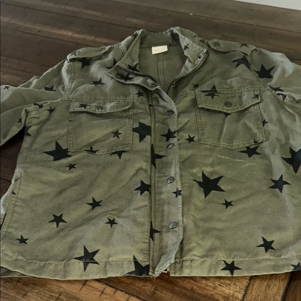 By Together Olive Star Print Jacket Size S GUC - Image 3