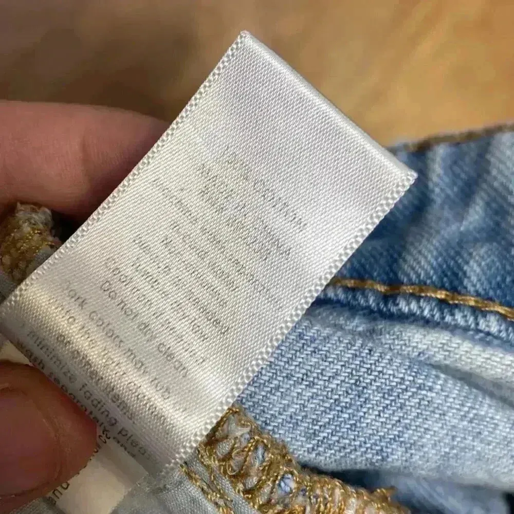 Bullhead women’s shorts light blue white wash mom short high rise Juniors size 3 - Image 5