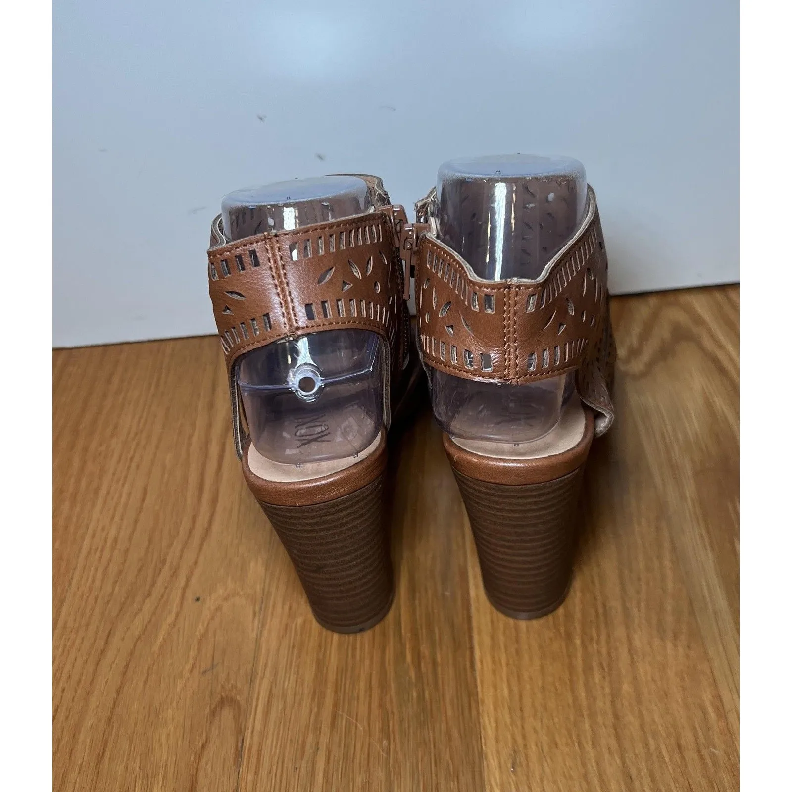 XOXO Shoes Womens Size 6.5M Brown Block Heel Cutout Booties Bloom Peep Toe Zip - Image 7