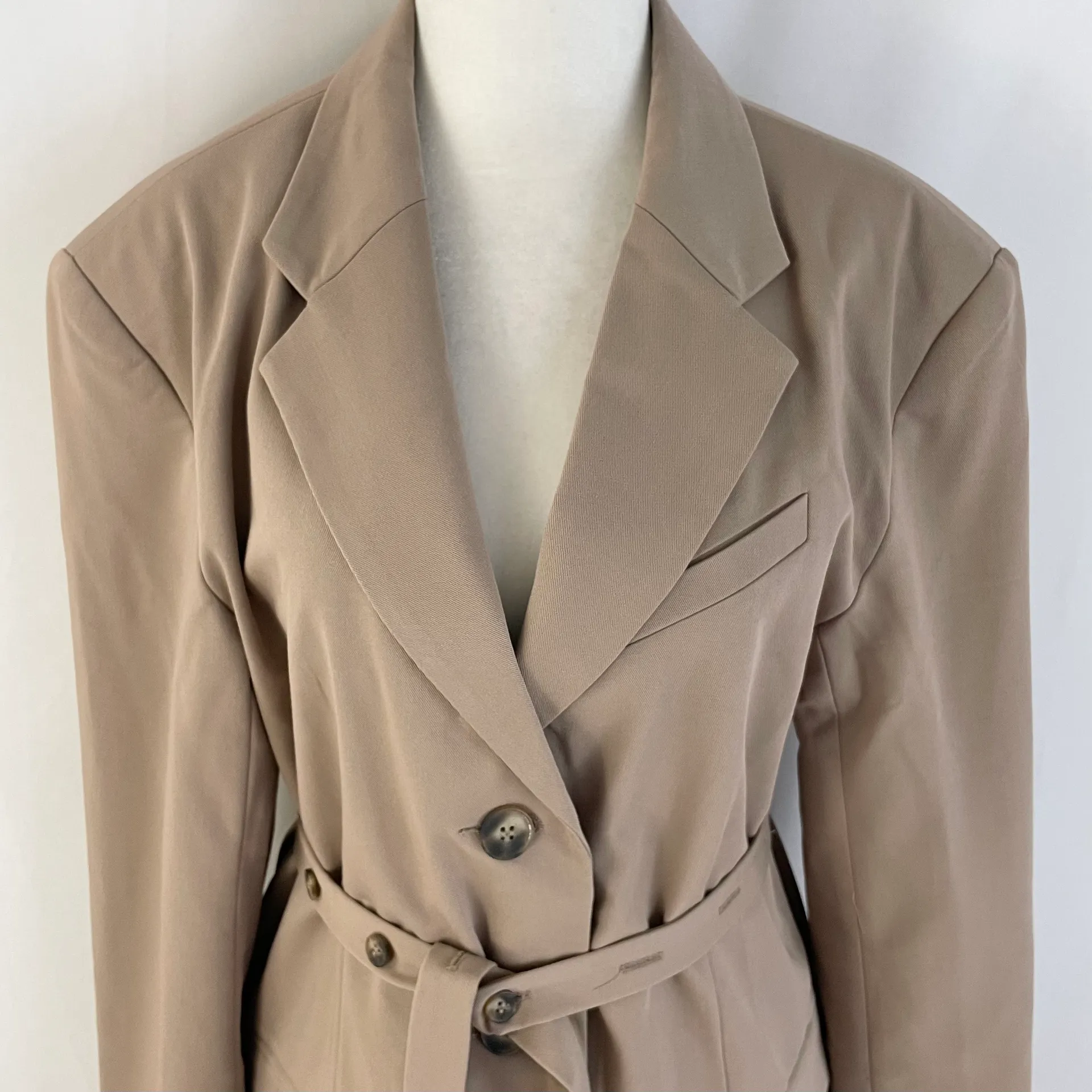 New  Belted Waist Long Blazer Tan Size 6 - Image 8
