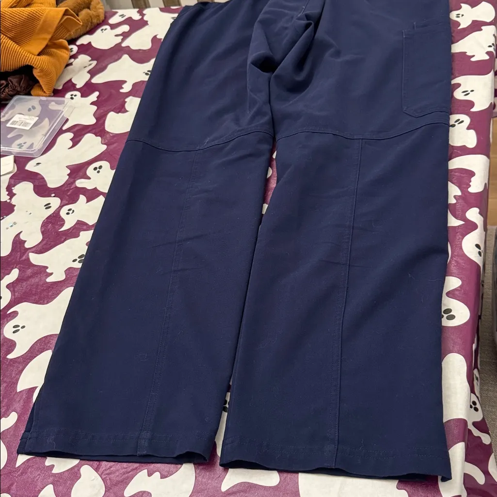 Figs scrub pants size L/P - Image 10