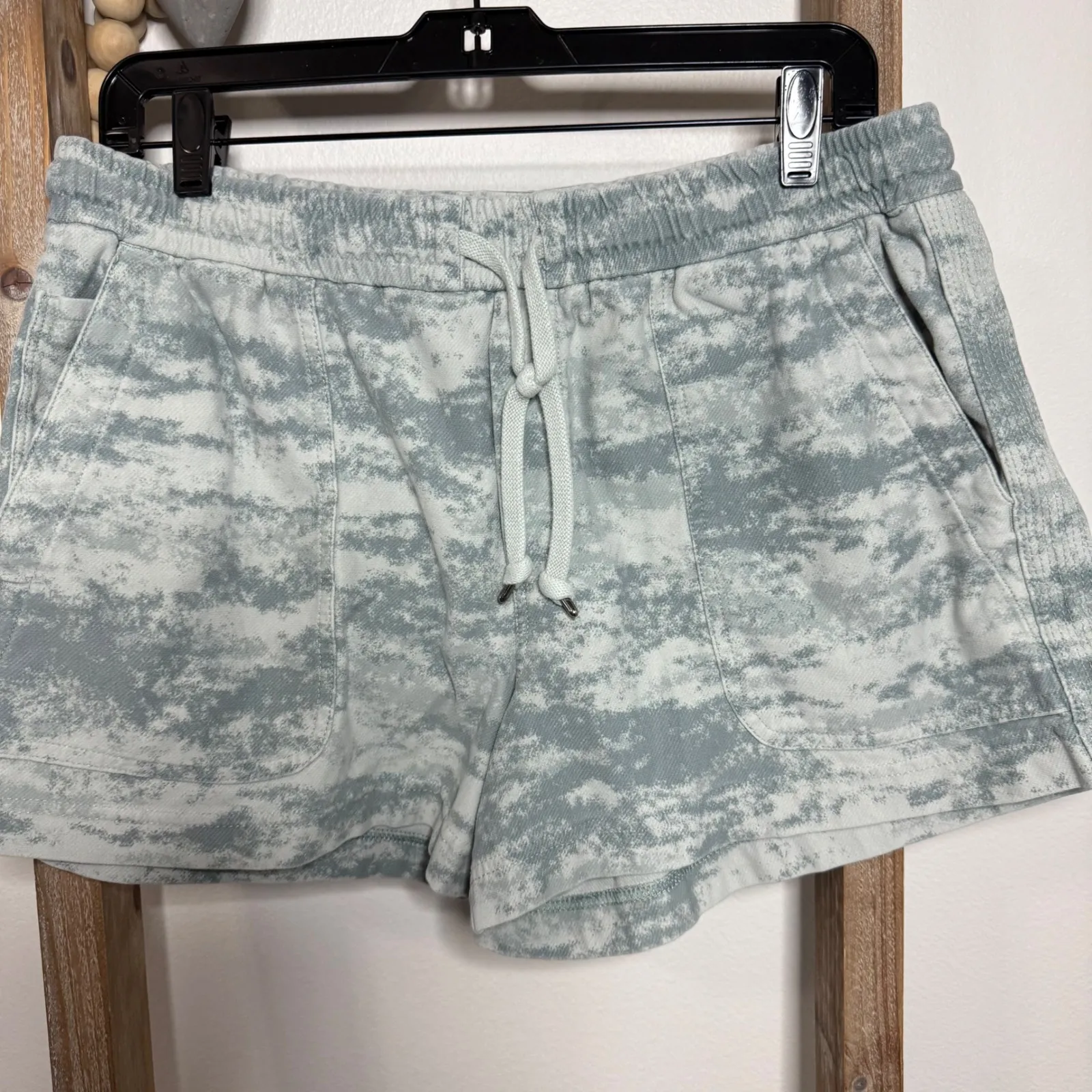 Athleta Farallon Drawstring Athletic Shorts Size Large‎ - Image 3