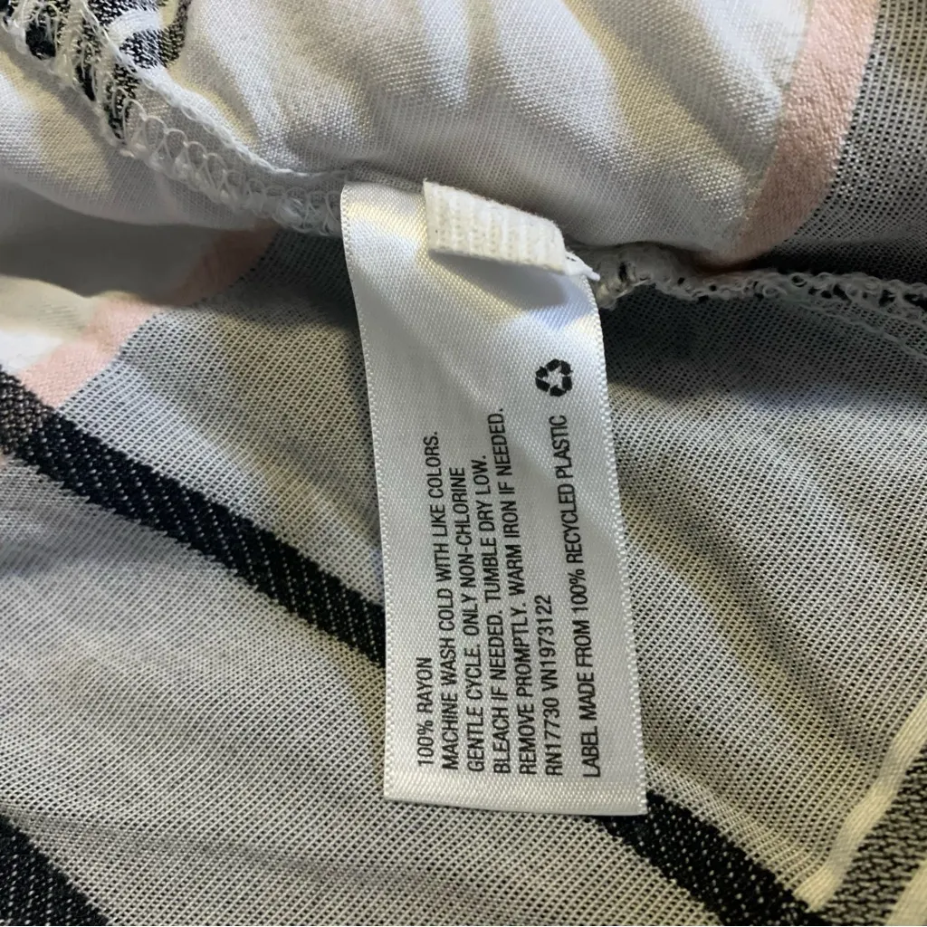 Universal Thread Womans Button Down Shirt - Image 7