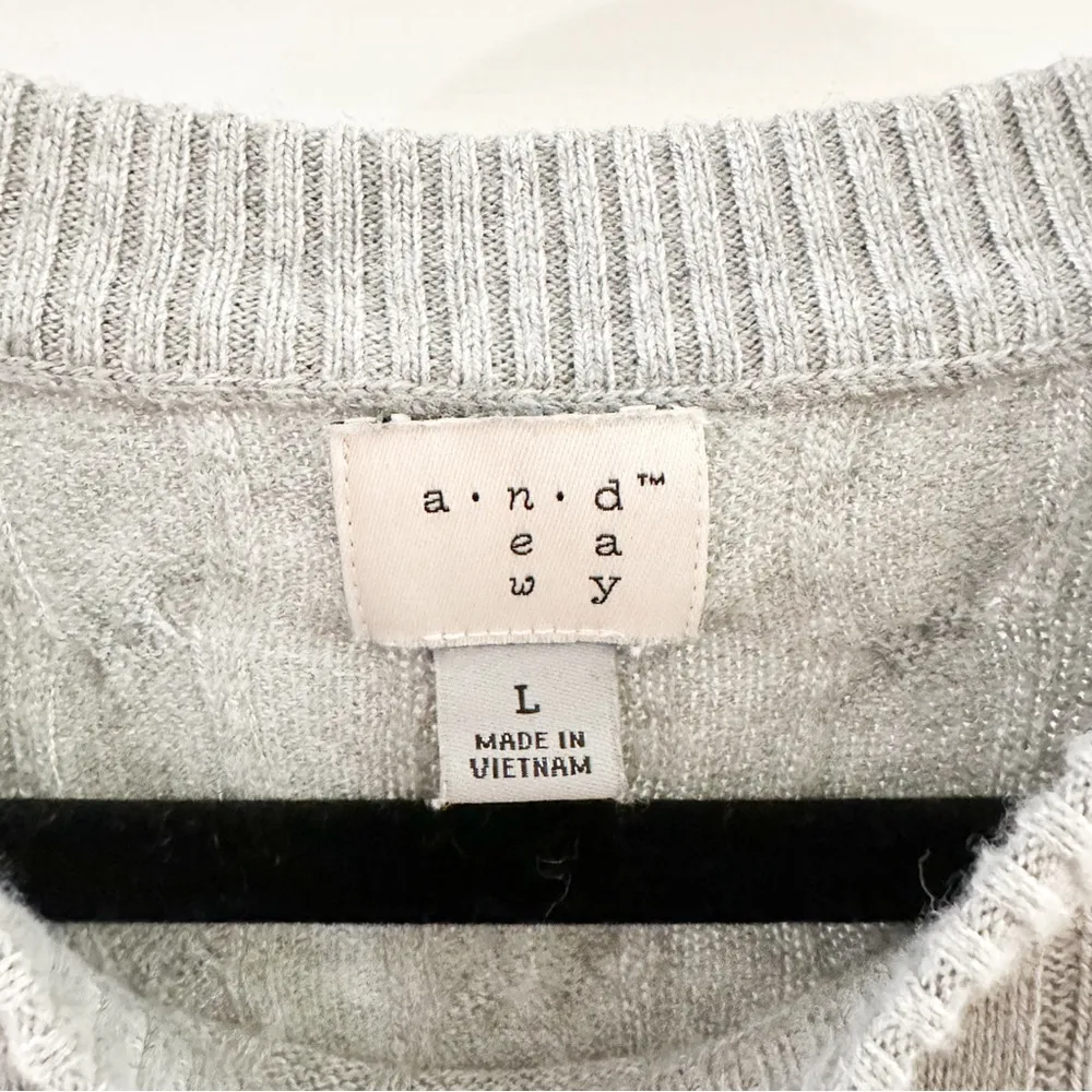 A New Day Cable Knit Crew Neck Split Hem Sweater sz Large - Image 3