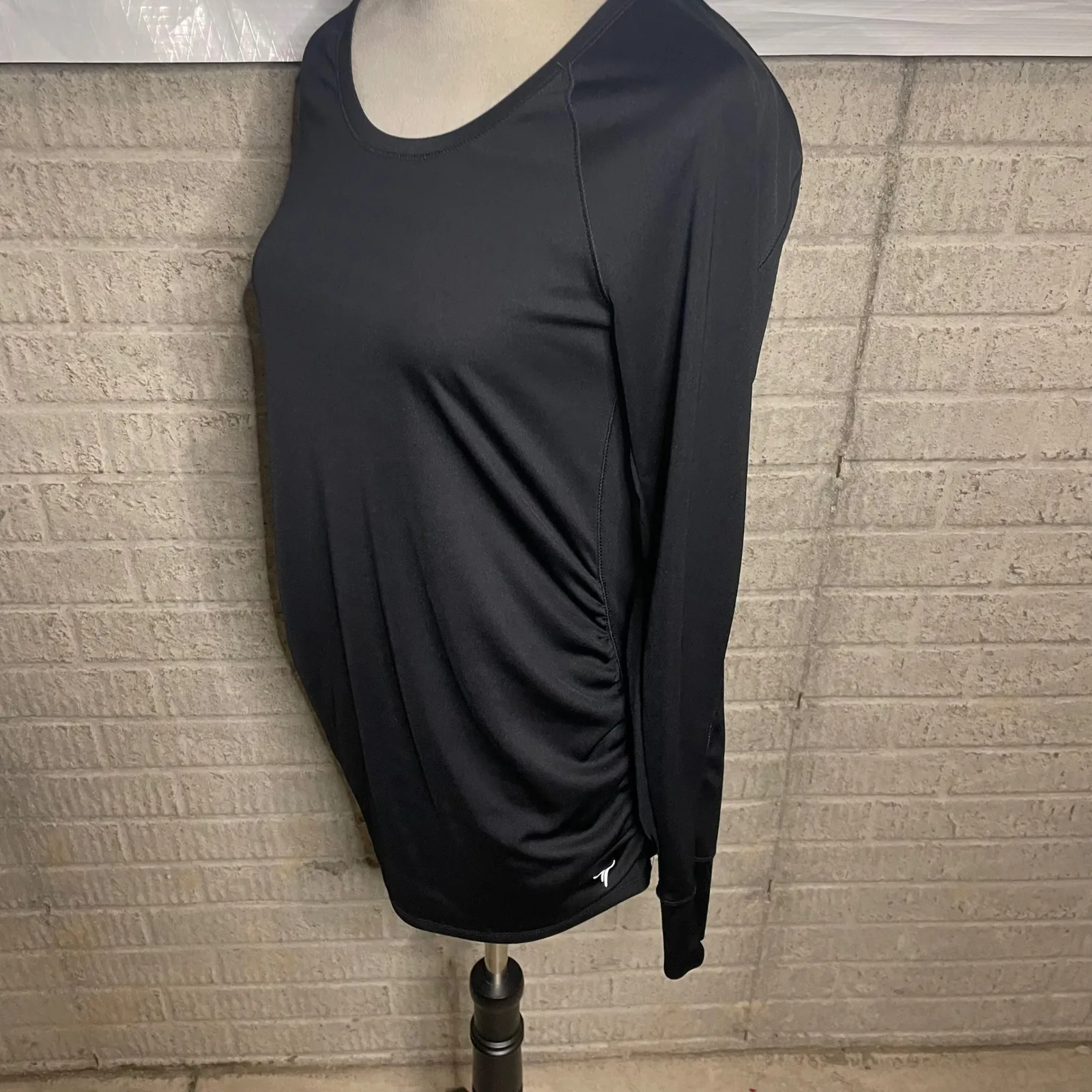 Old Navy Maternity Active Long Sleeve Top Ruched Sides Black Small‎ - Image 2