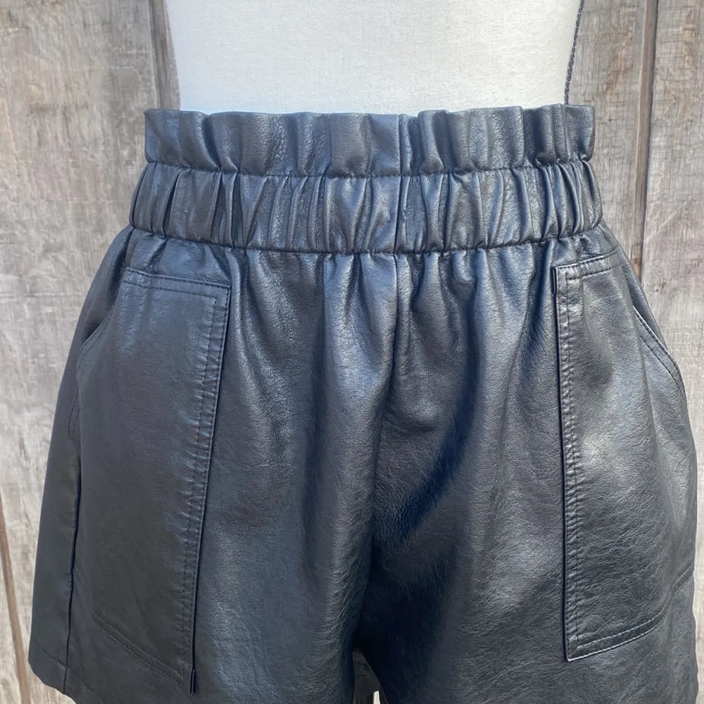 SCHHJZPJ High Waisted Wide Leg Black Faux Leather Shorts Size XL - Image 2