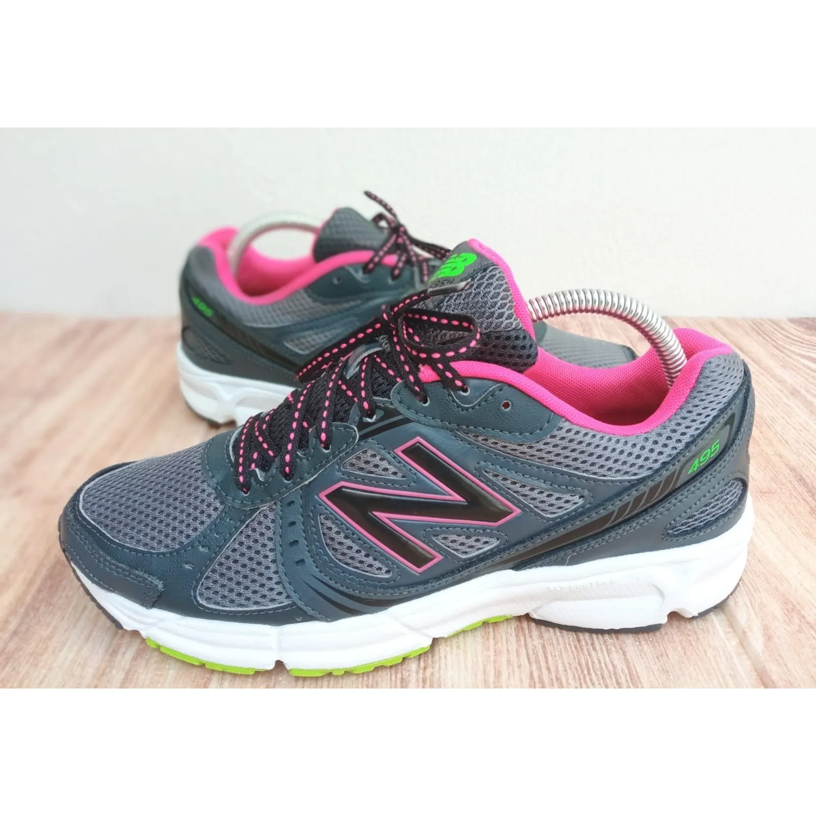 New Balance 495 V2 Women's Training Shoes Running Gray Pink WE495GP2 Size 9 D - Image 2