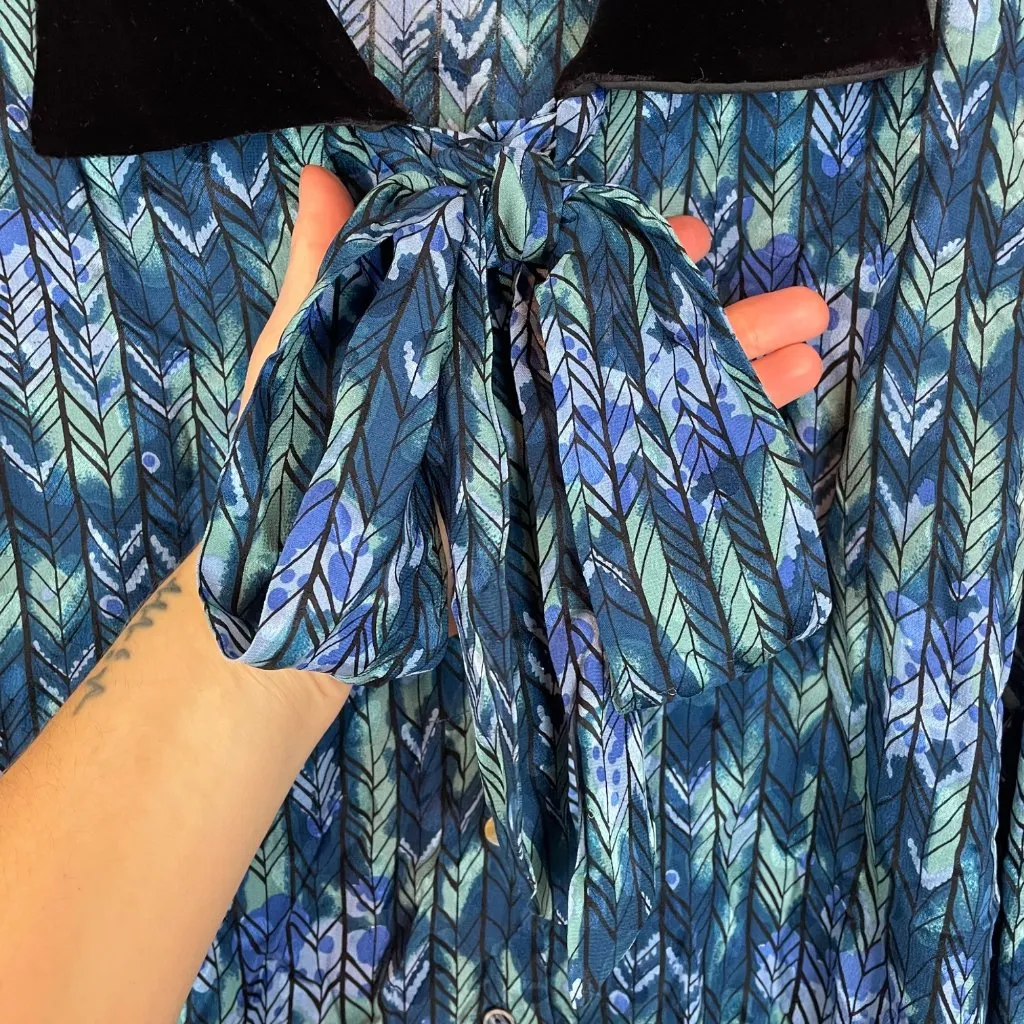 VTG Jean Halm‎ Women's 6 Green and Blue 100% Silk Blouse Neck Tie Velvet Accents - Image 3