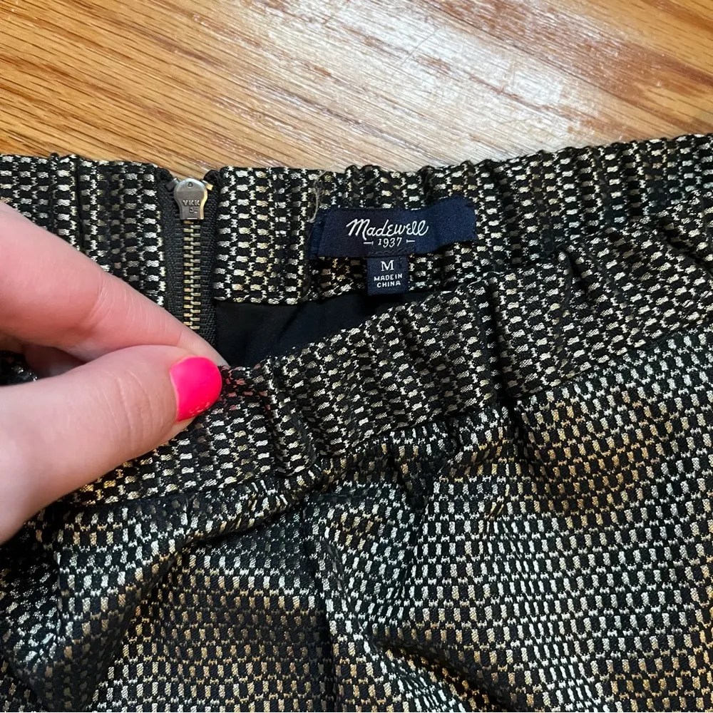Madewell jacquard party ruffle mini skirt in metallic gold & black size medium - Image 4