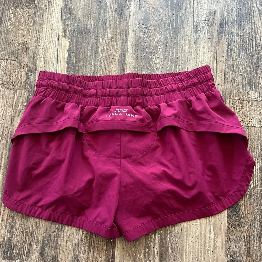 Lorna Jane  Workout Shorts Size Medium - Image 4