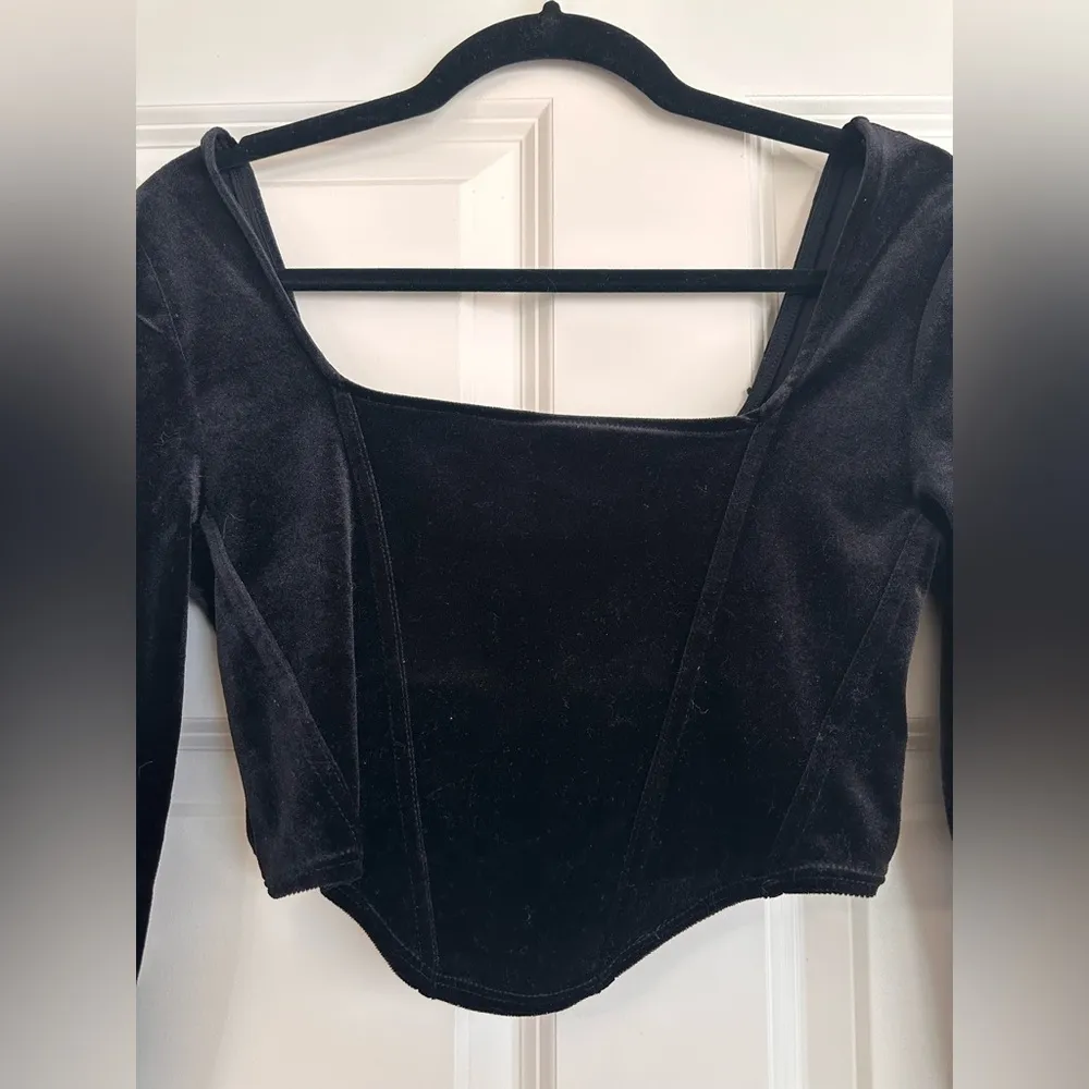 H&M Divided shirt - black velvet long sleeve cropped top size small - Image 2