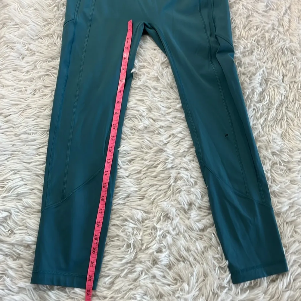 Lululemon leggings hole in left knee 6 - Image 4