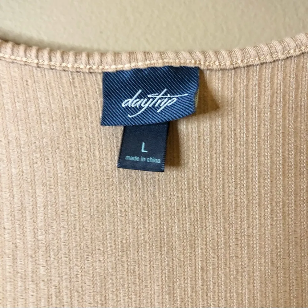 Daytrip Knot Ribbed V Neck Balloon Sleeve‎ Top brown Large - Image 3