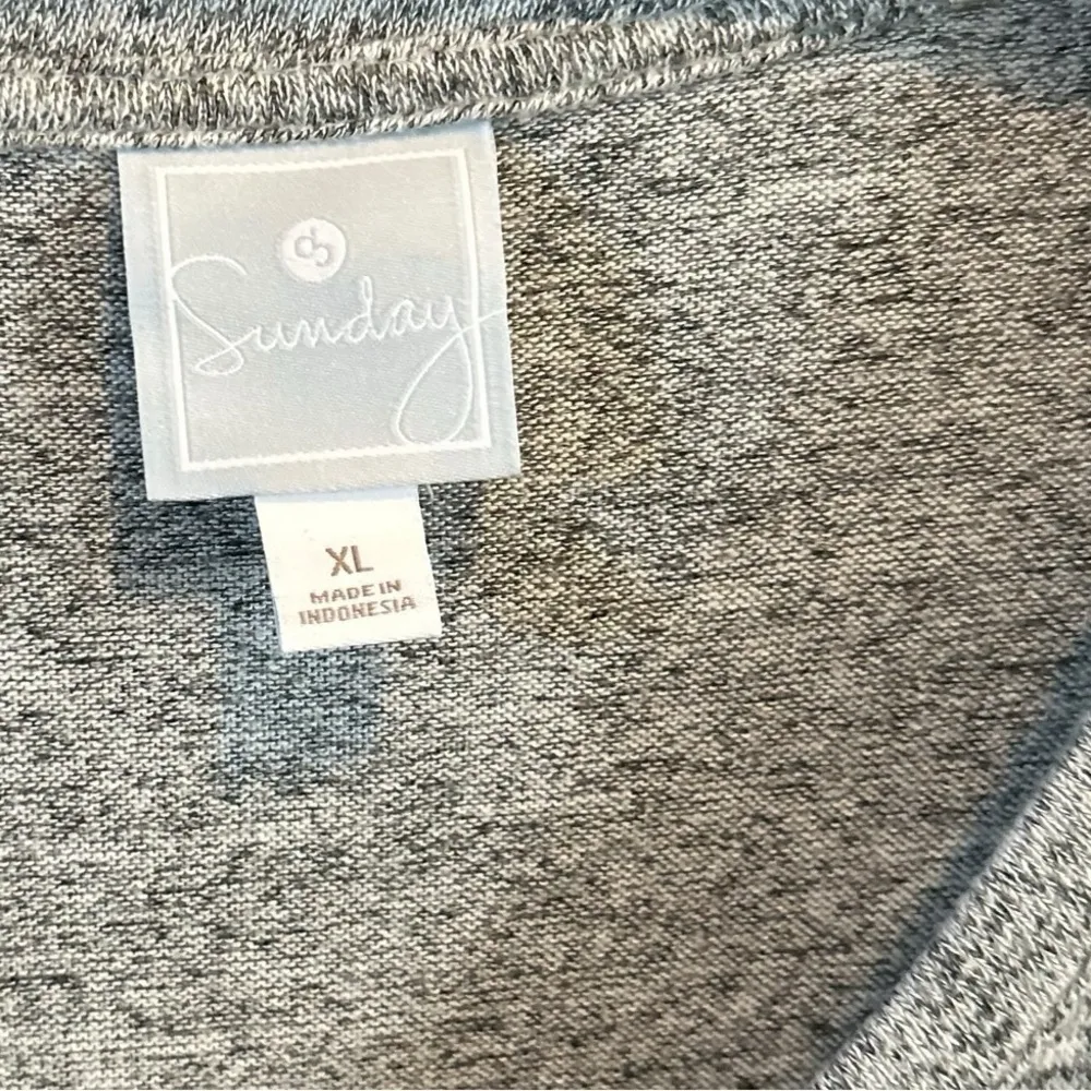 Sunday Dress barn‎ XL soft, long sleeve, V-neck shirt - Image 3