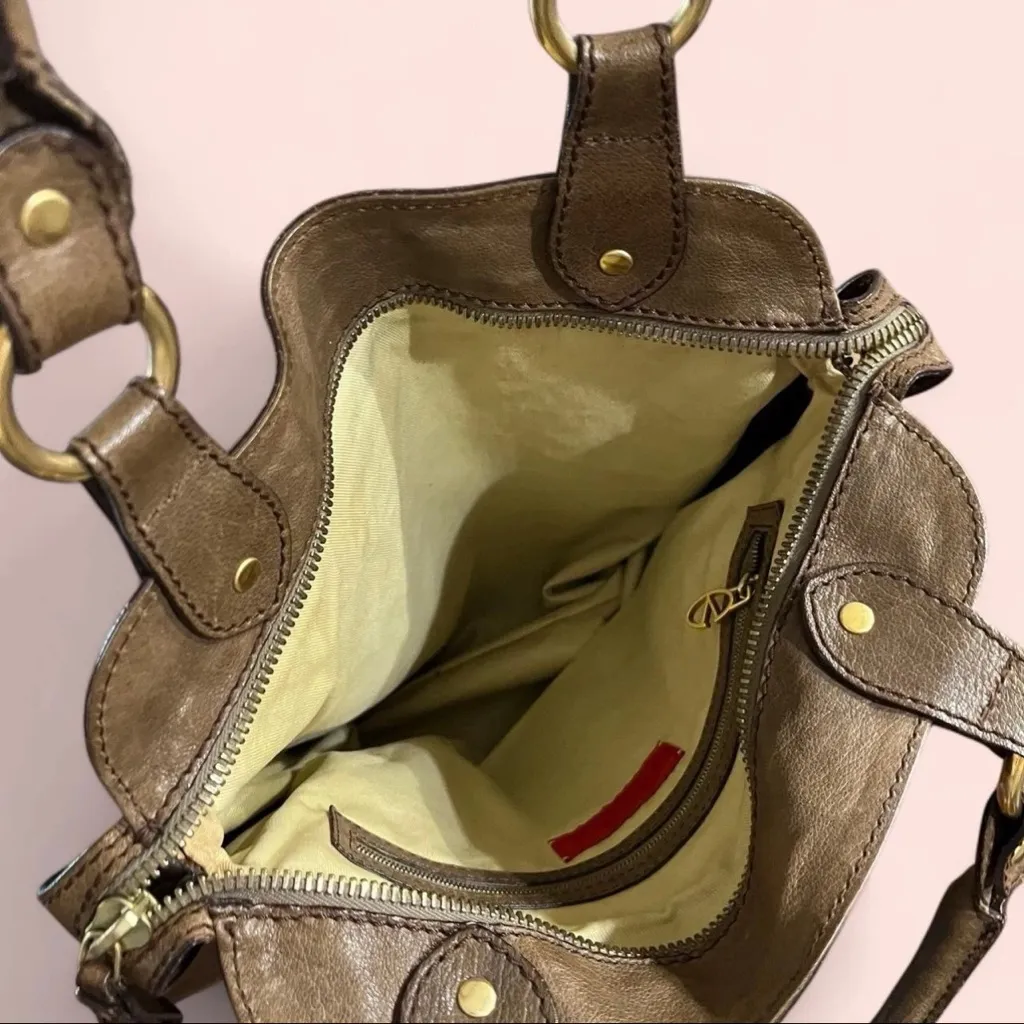 Valentino Garavani 1990s Brown Pleated Leather Shoulder Bag Tote Brass Hardware - Image 7