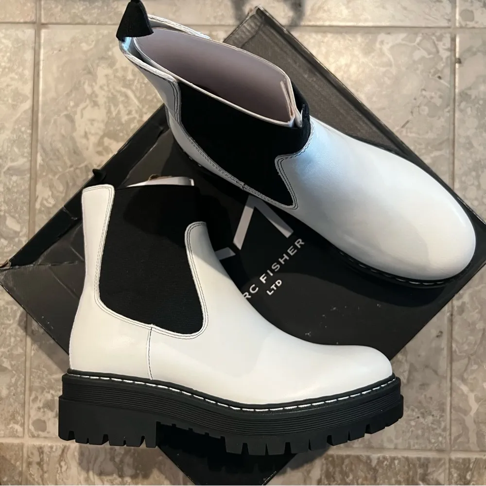 Patrick Chelsea Lugsole Boots, White Size 8.5 New in Box Retail $199 - Image 6