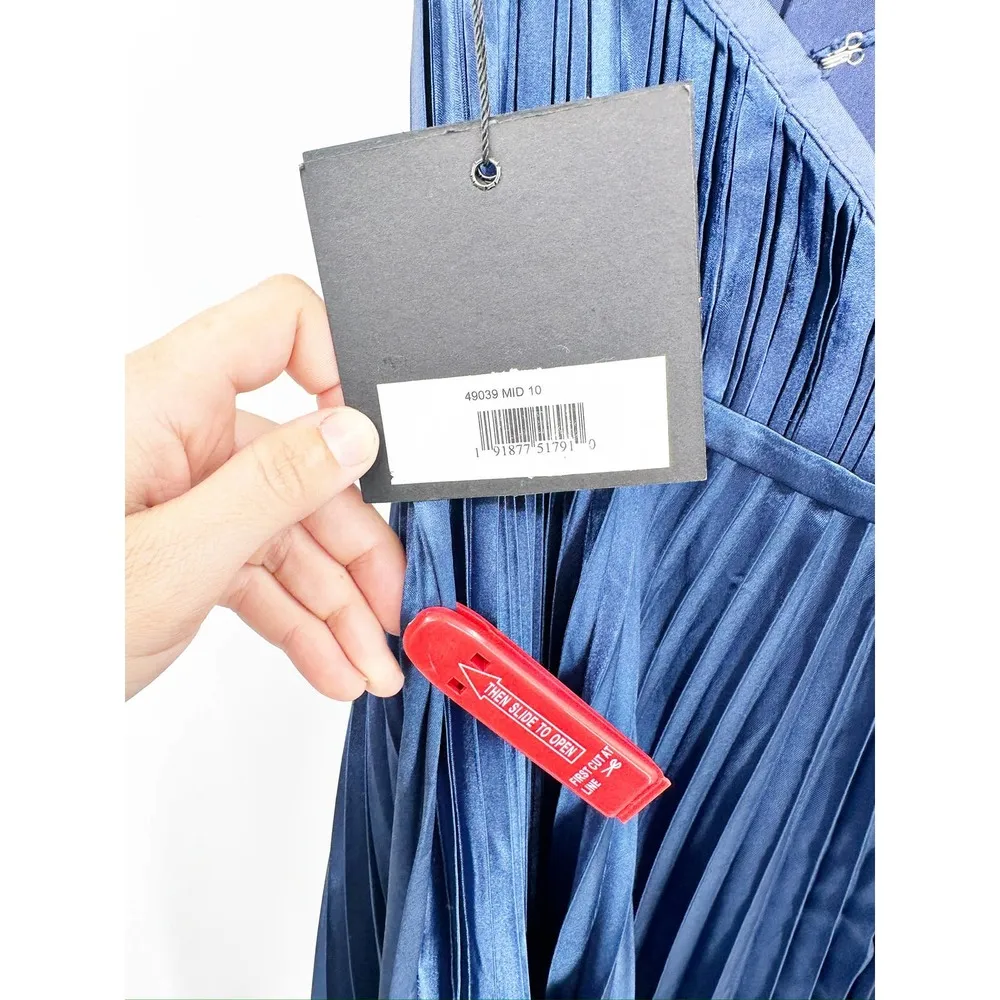 Mac Duggal 49039 Midnight Blue Pleated Plunge Neck Sleeveless Gown Size 10 NWT - Image 6