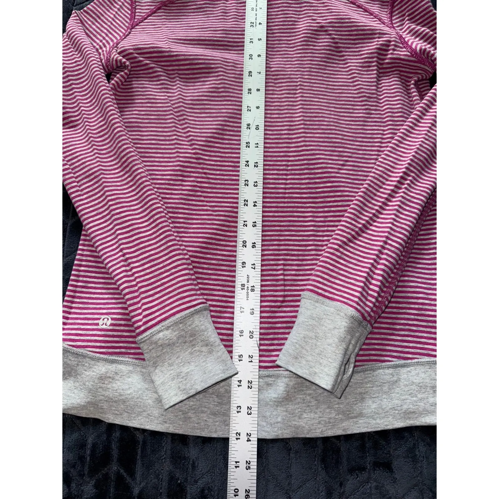 Lululemon In A Cinch Heathered Gray Hoodie Thumbhole Pullover Women's‎ Size 8 - Image 11