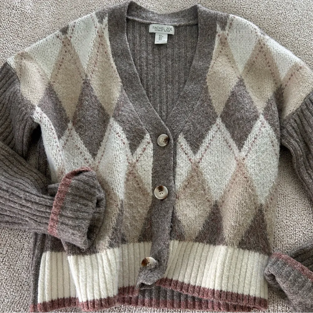 Rachel Zoe Brown Cream Argyle V-neck Cardigan Button front Sweater - Image 4