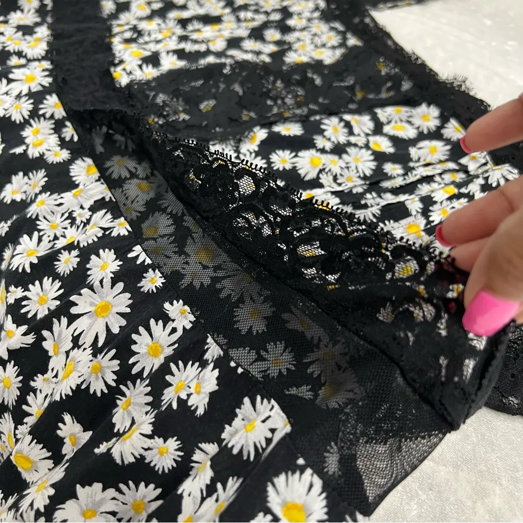 Torrid size 3 babydoll spaghetti strap tank Daisy lace FLAWED - Image 16