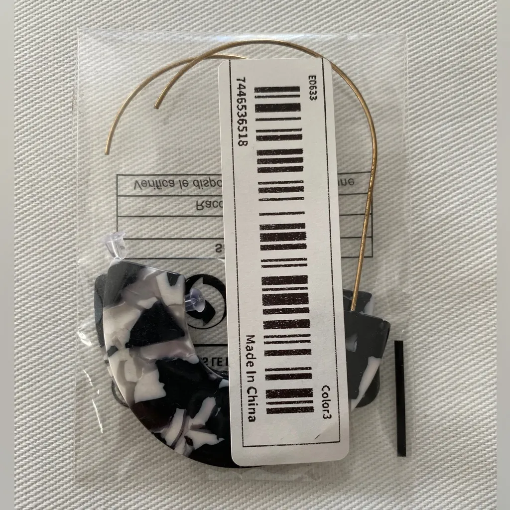 Acrylic‎ Hoop Black & White Earrings Simple Leisure Style - Image 4