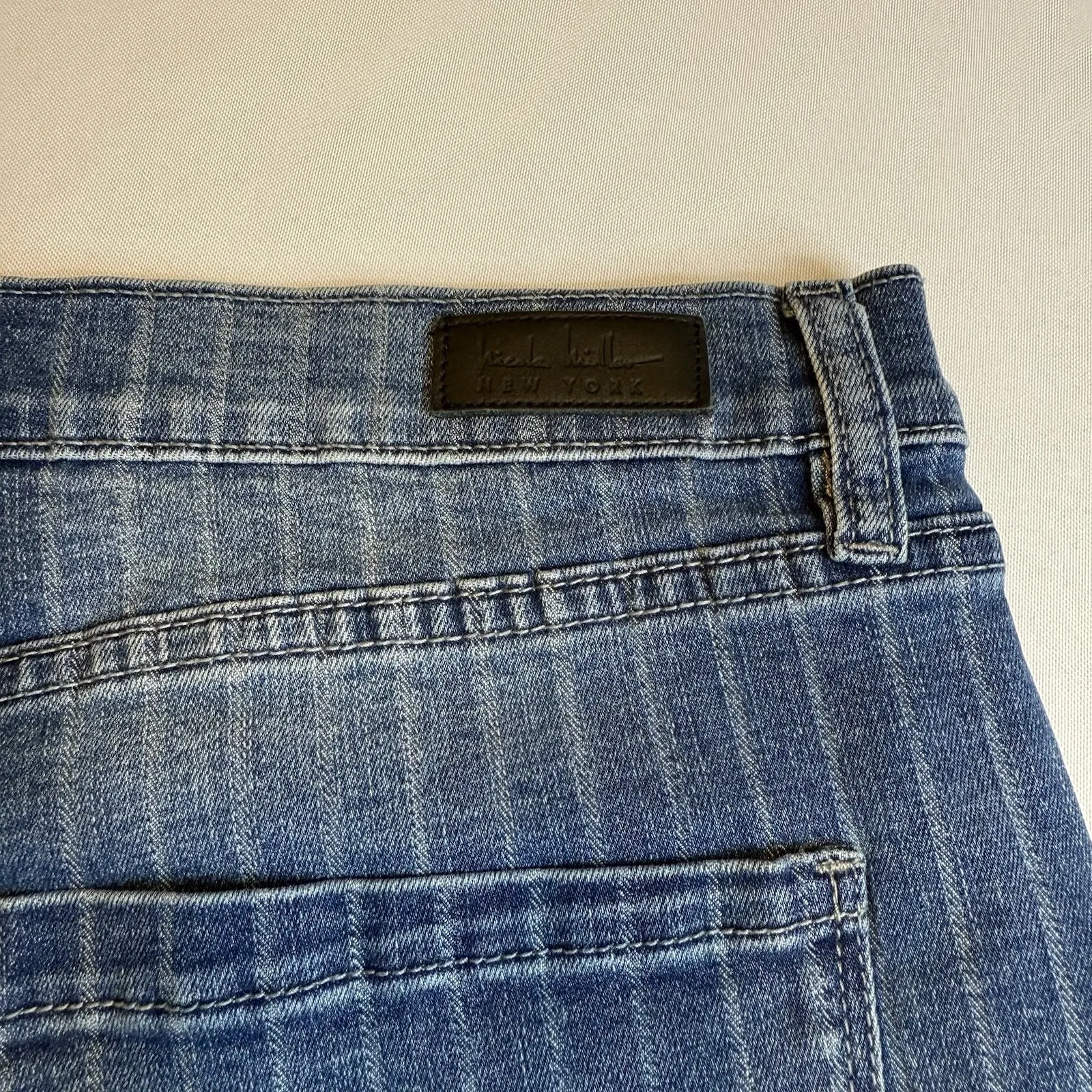 Nicole Miller Womens Pinstripe Tribeca Rolled Cuff Mid Rise Denim Shorts Sz 16 # - Image 5