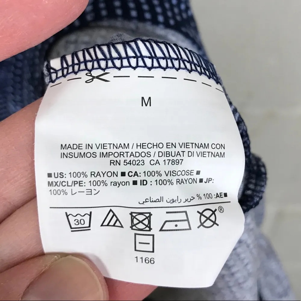 Old Navy Maternity Indigo Blue V-neck Tank Top - Image 6