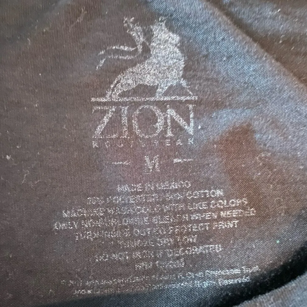 Zion Johnny Cash Distressed Black Short Sleeve T-Shirt size Medium - Image 4