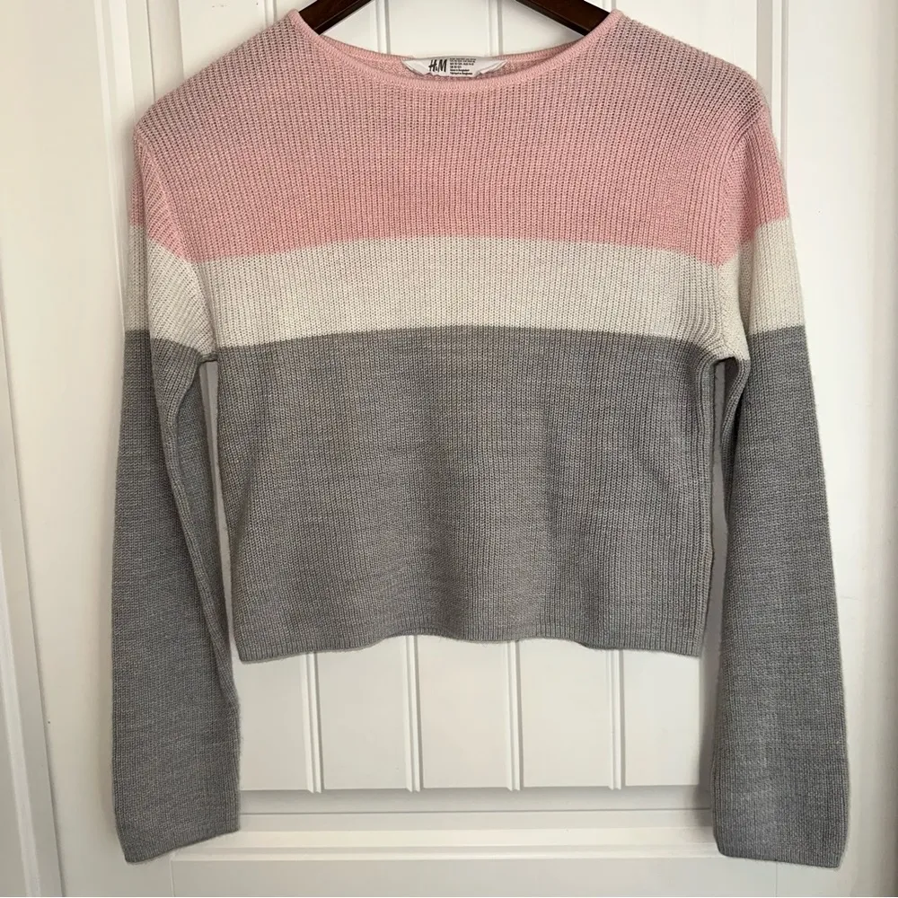 H&M cropped pink and gray color block sweater with crewneck juniors small - Image 2