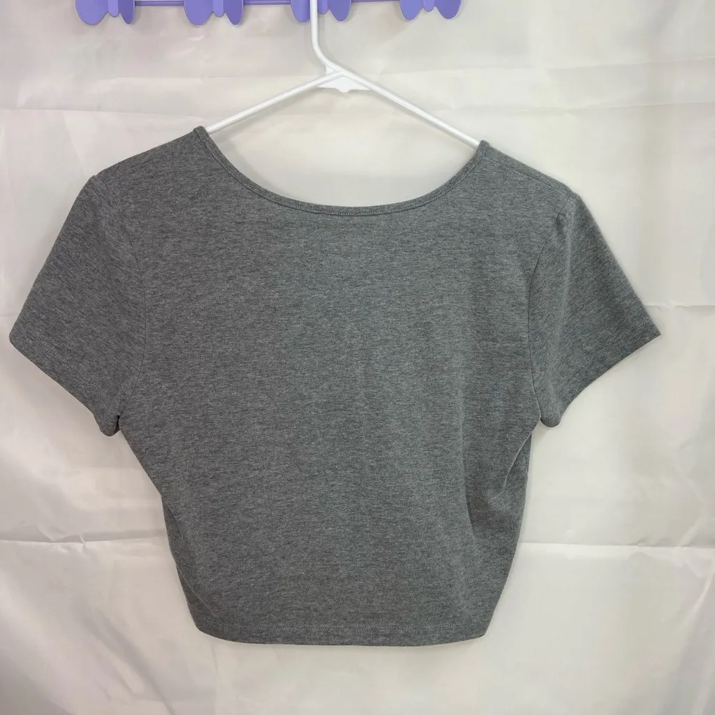 EUC Wild Fable women’s gray‎ short sleeve v-neck cropped tshirt top stretch M - Image 5