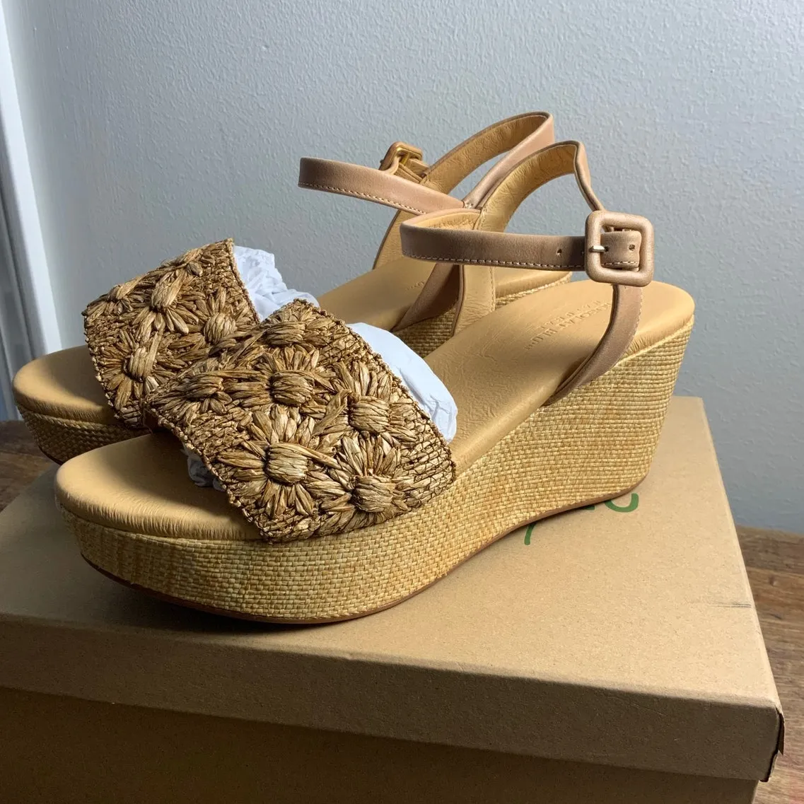 Chocolat Blu Yizzy Toast Raffia NWT Women's size 8.5 - Image 4