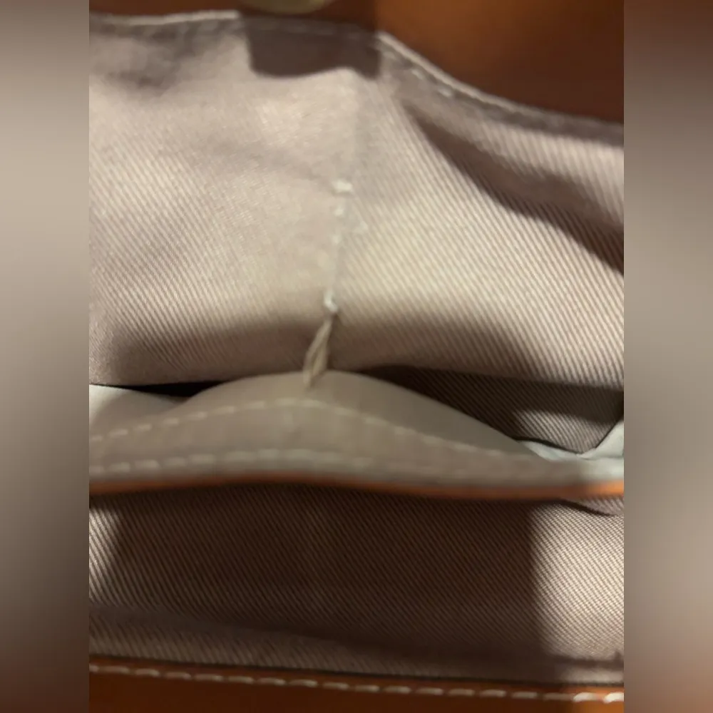 London Fog Brown 4 Compartment Handbag - Image 16