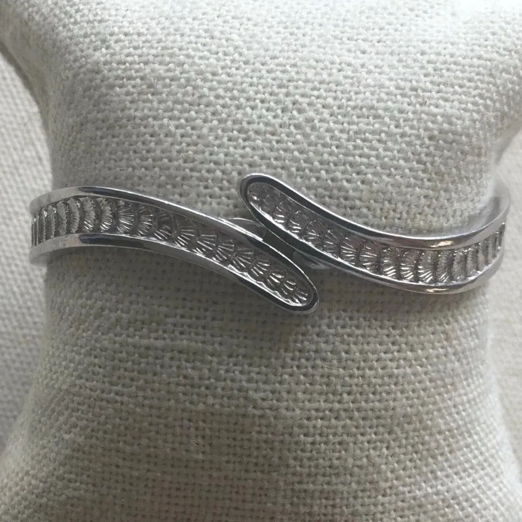 Monet By-Pass Bracelet Vintage Scallop Shell Hinged Silver Coastal  Resort Beach - Image 4