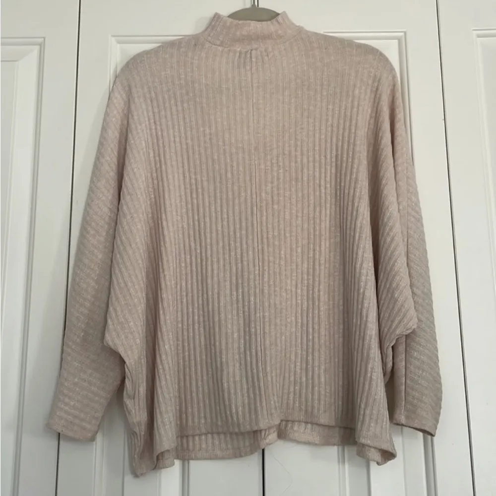 Urban Outfitters  Choker Bat Wing Long Sleeve - Image 4